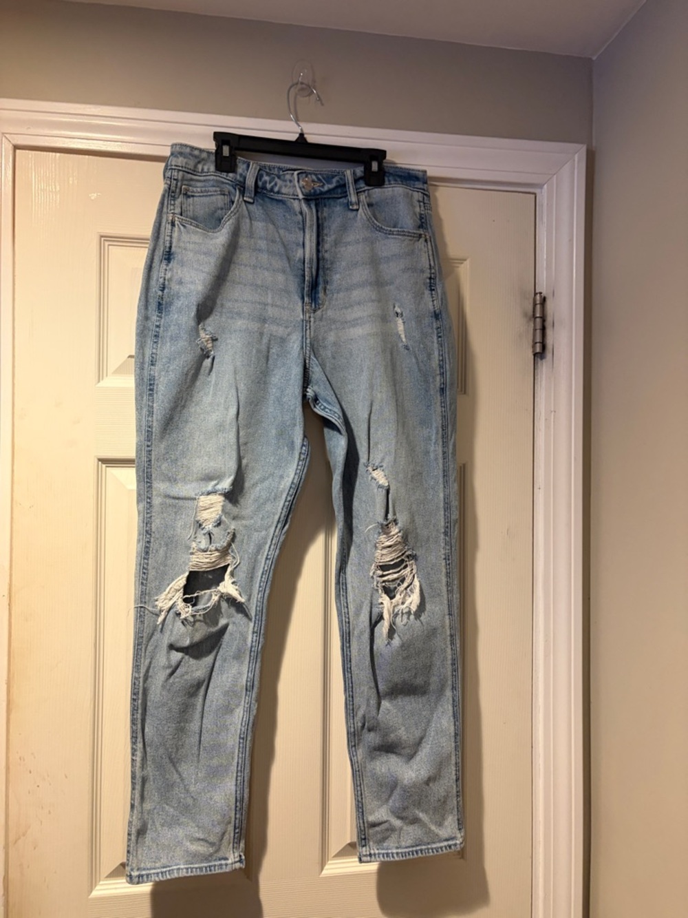 Hollister Distressed Ultra High Rise Mom Jeans in Lt. Blue 8